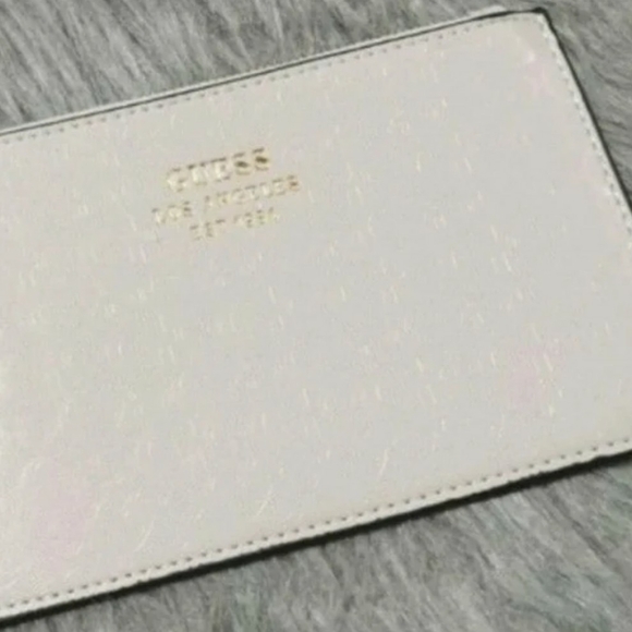 Guess wristlet - Picture 2 of 3